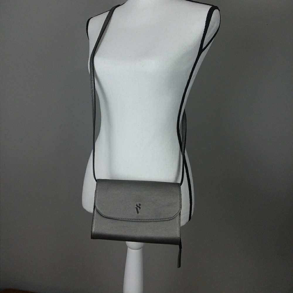 🐝Sale NWOT [Simply Vera] cross-body bag
